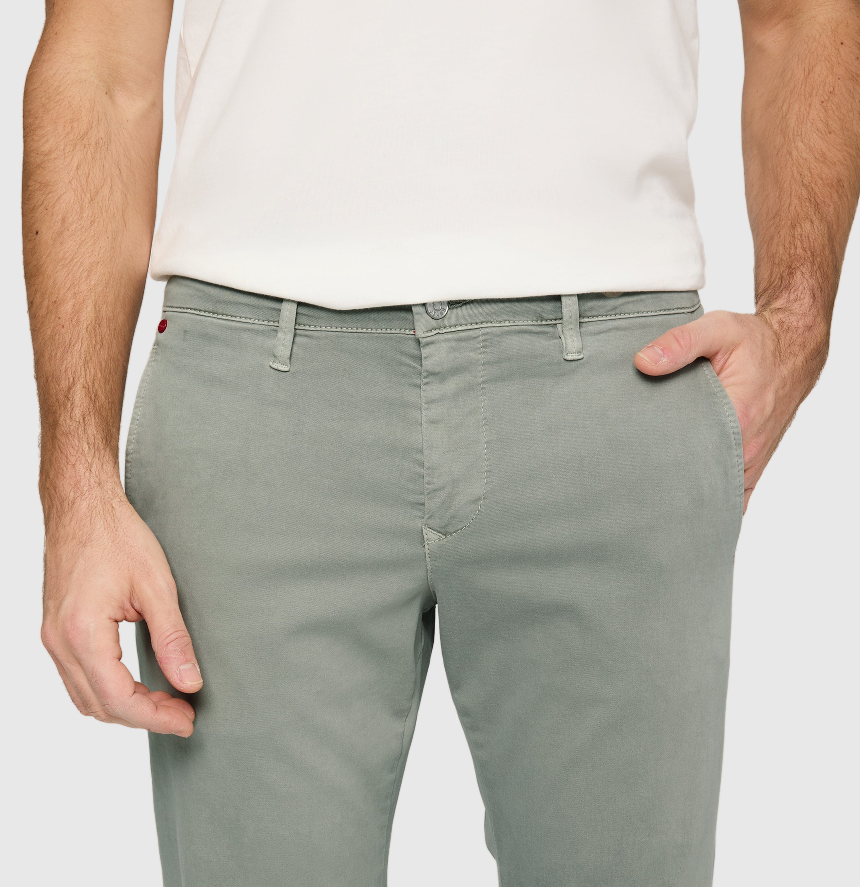 Ultimate driver pants in a chino design. | Driver Pants | iceberg green | Detailed view 3 of model
