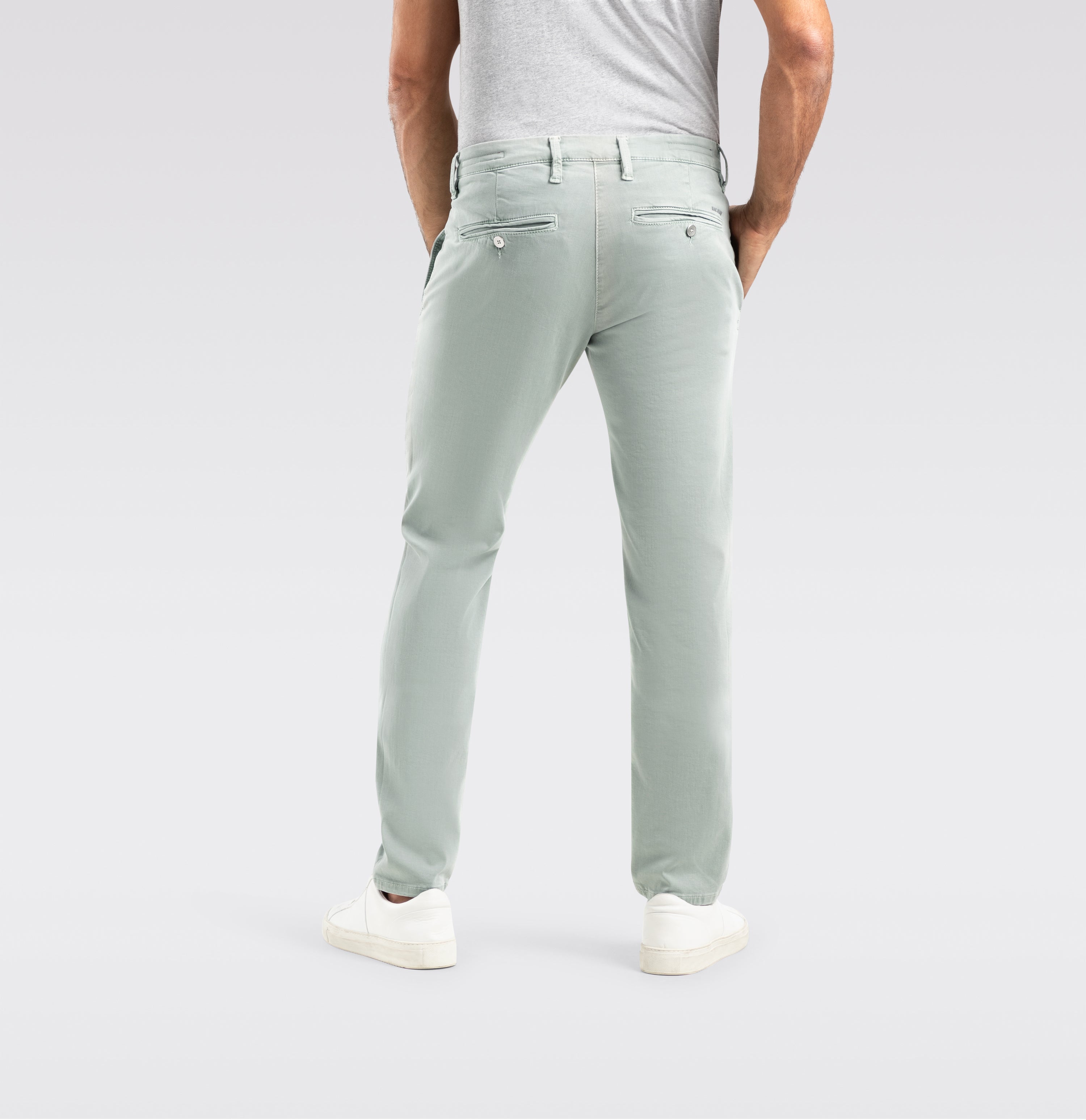 Comfortable ultimate driver pants in a chino design. | S-NAME | S-FBBZ | Back view of model