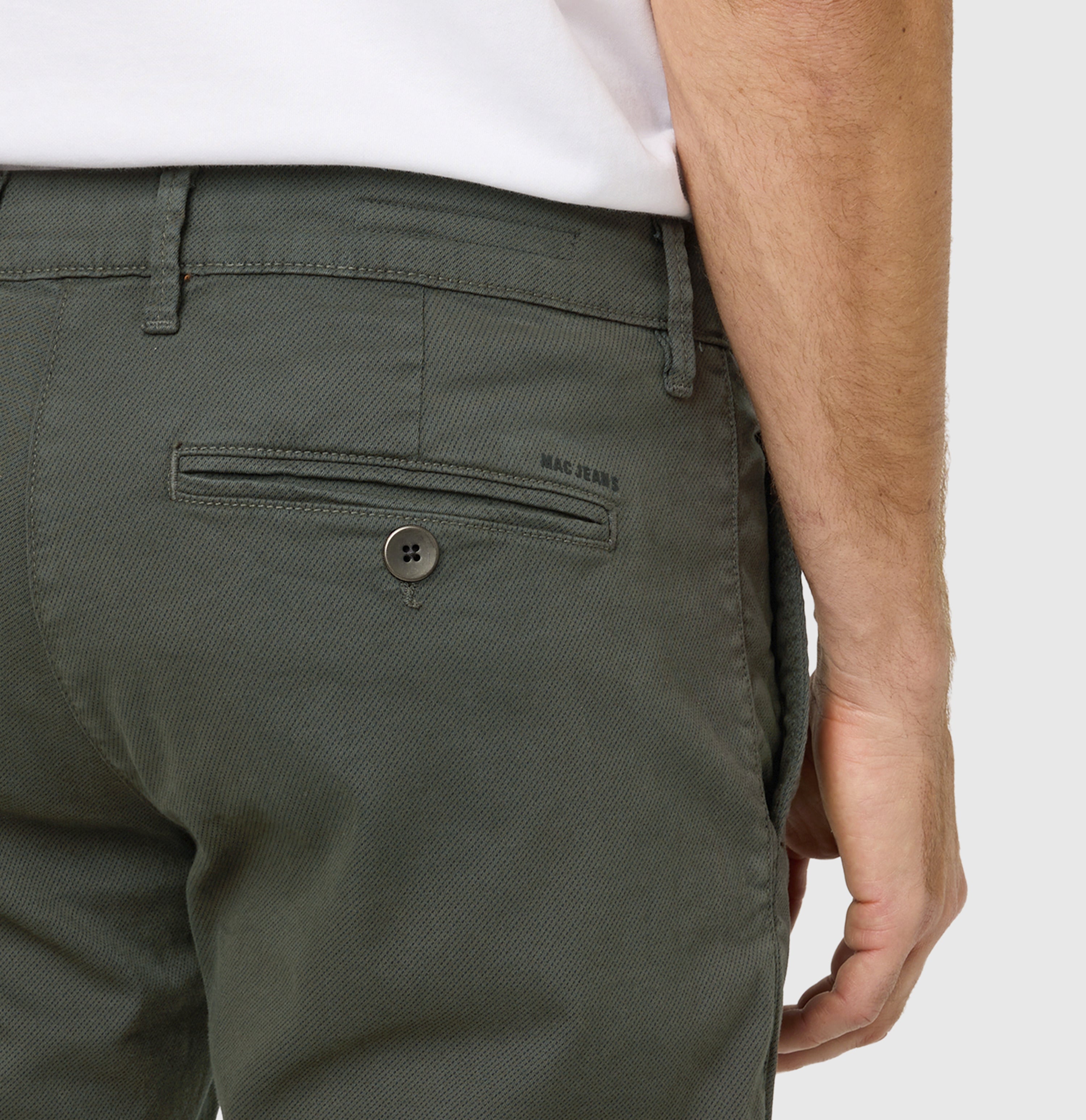 Ultimate driver pants in a chino design. | Driver Pants | fir printed | Detailed view 2 of model