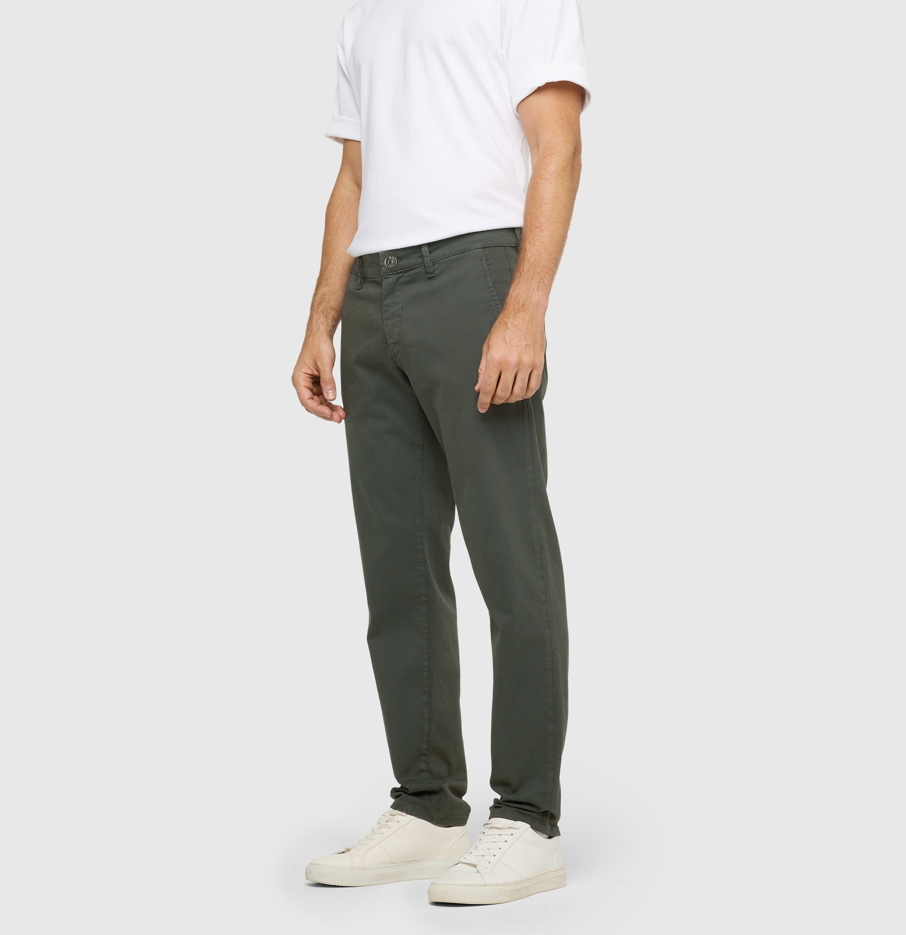 Ultimate driver pants in a chino design. | Driver Pants | fir printed | Detailed view 3 of model
