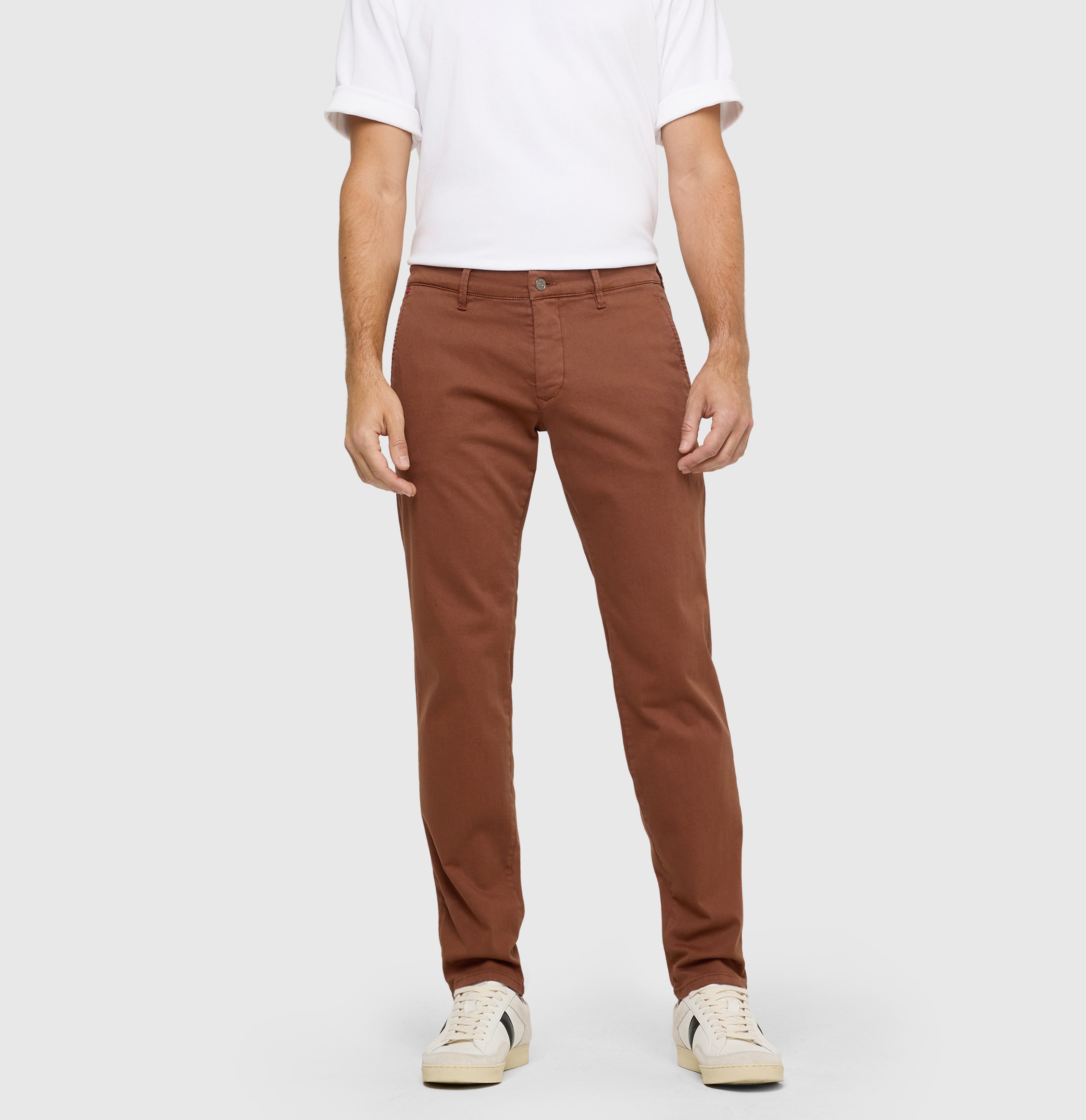 Ultimate driver pants in a chino design. | Driver Pants | red brown | Front view of model