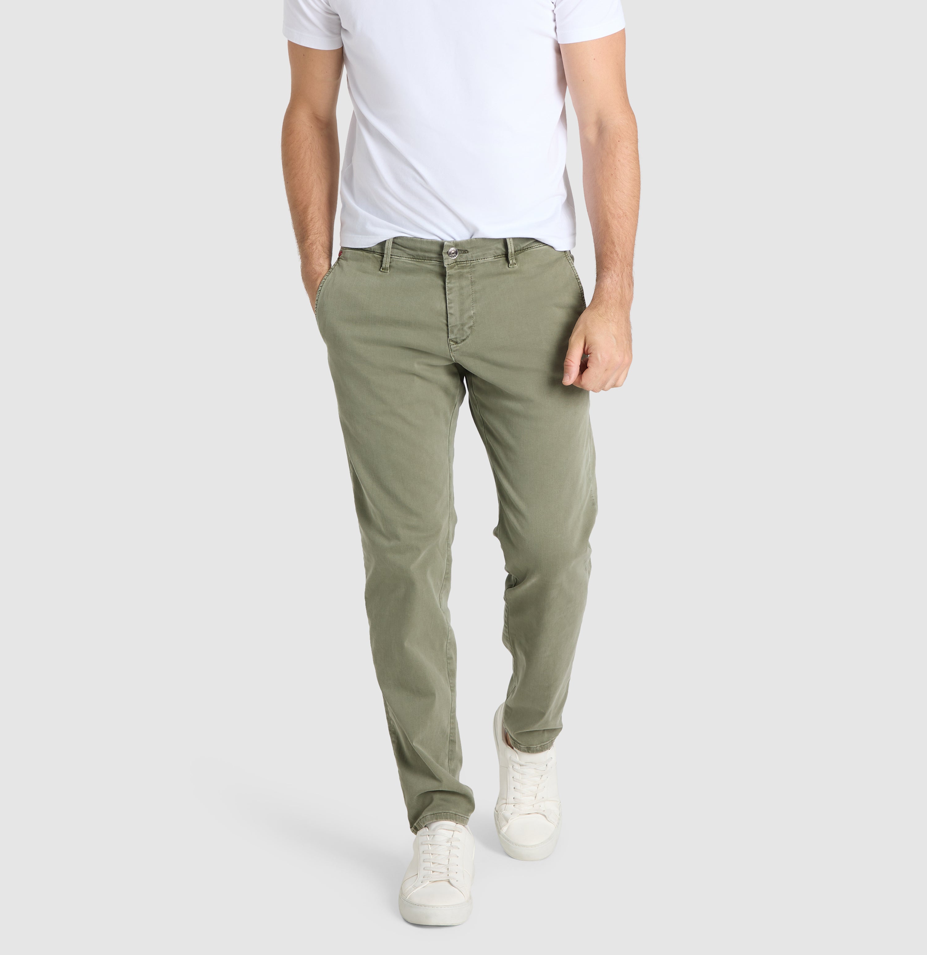 Comfortable ultimate driver’s pants in a chino design. | S-NAME | S-FBBZ | Front view of model