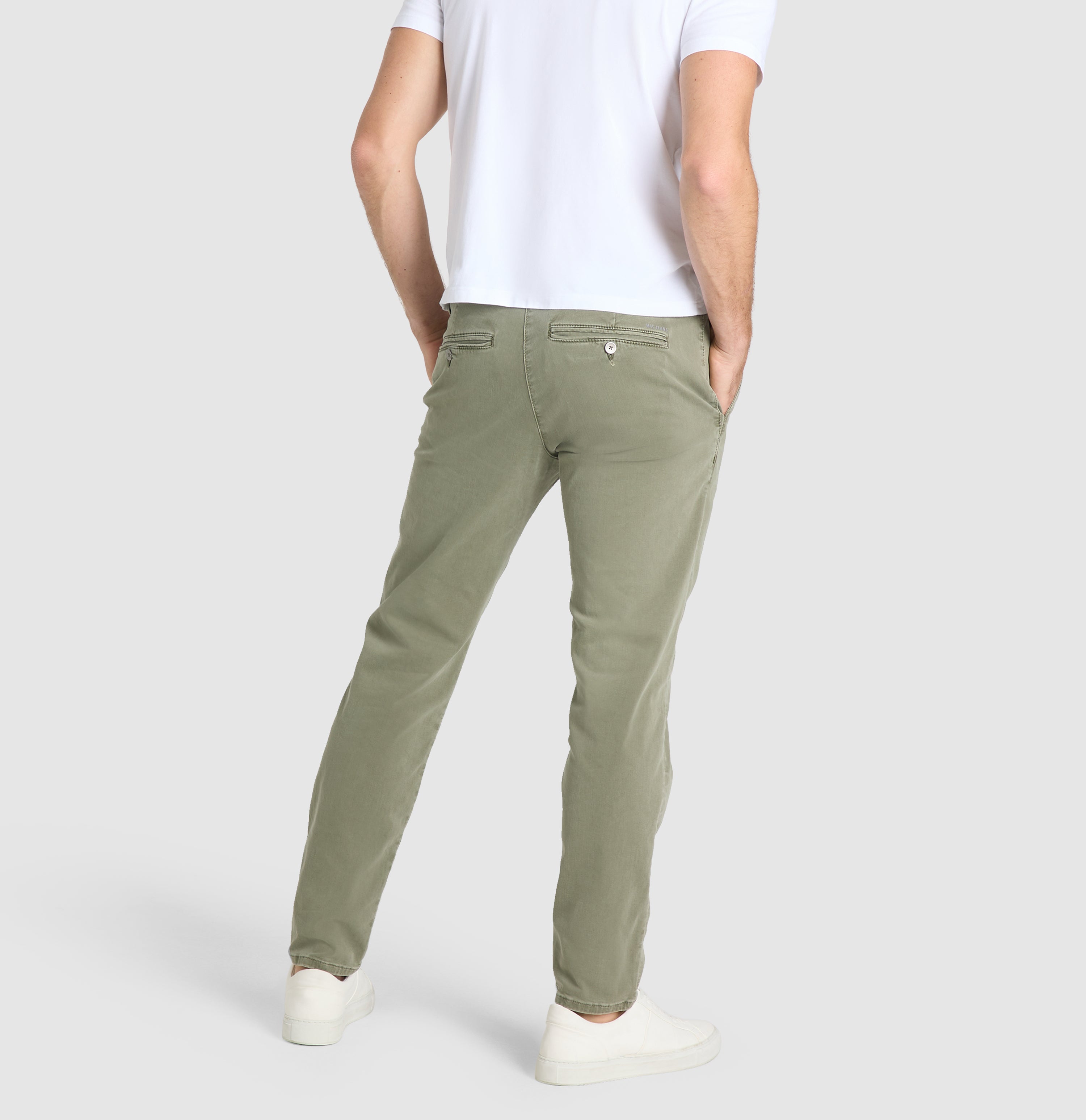 Comfortable ultimate driver’s pants in a chino design. | S-NAME | S-FBBZ | Back view of model