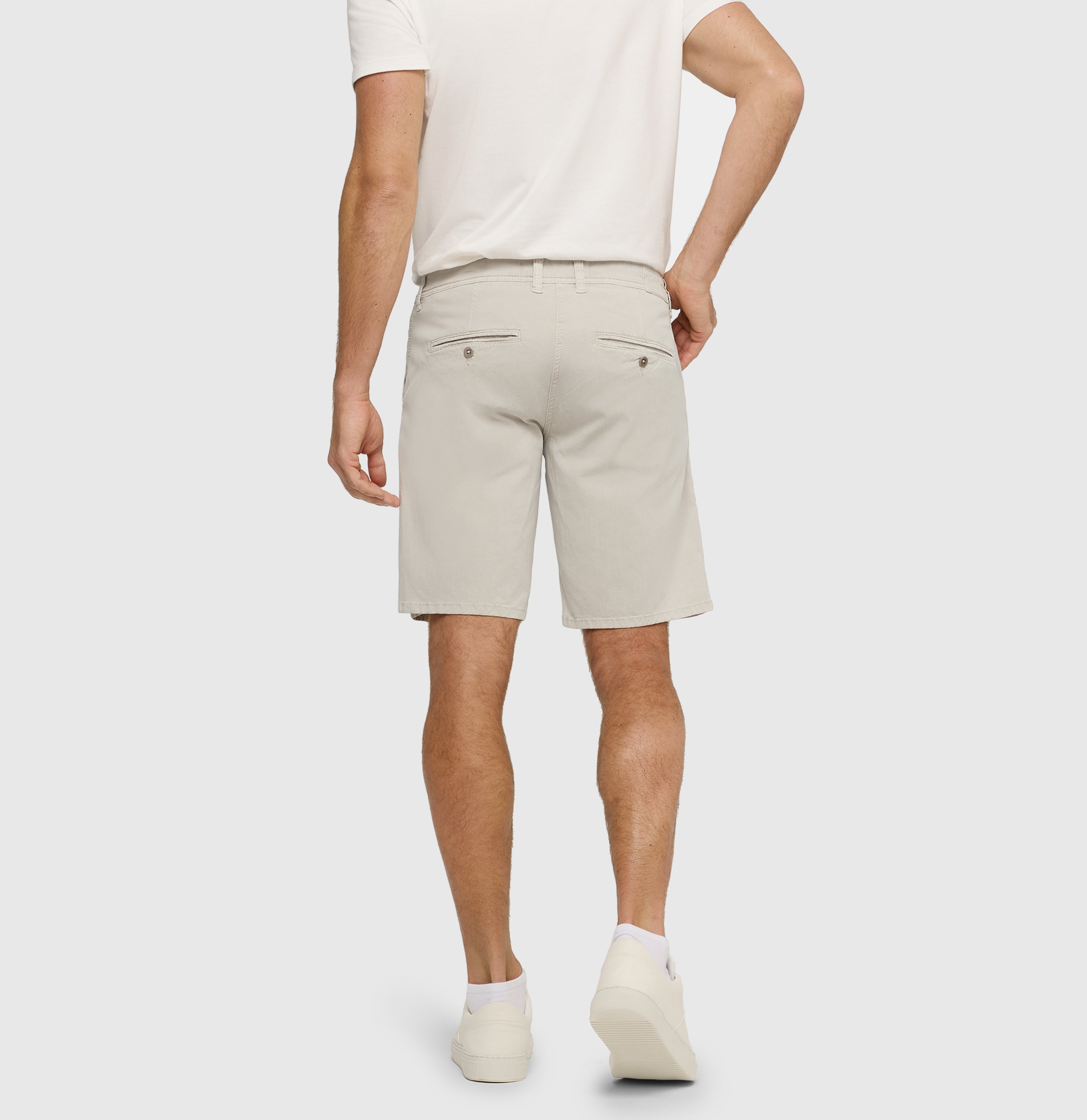 Chino Bermuda in a soft lyocell blend. | Liam Bermuda | kitt PPT | Back view of model