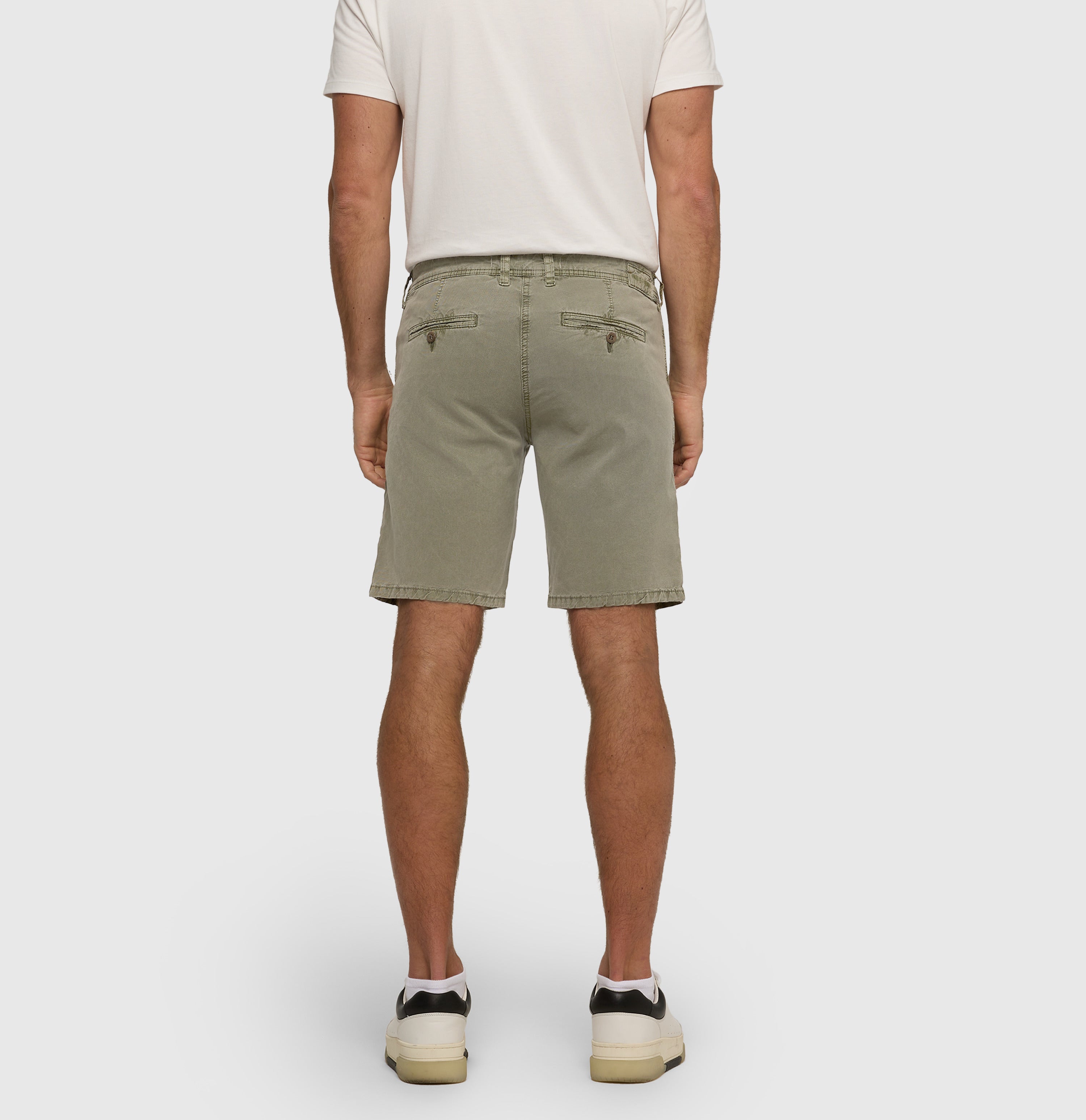 Chino Bermuda in a soft lyocell blend. | Liam Bermuda | leaf green PPT | Back view of model