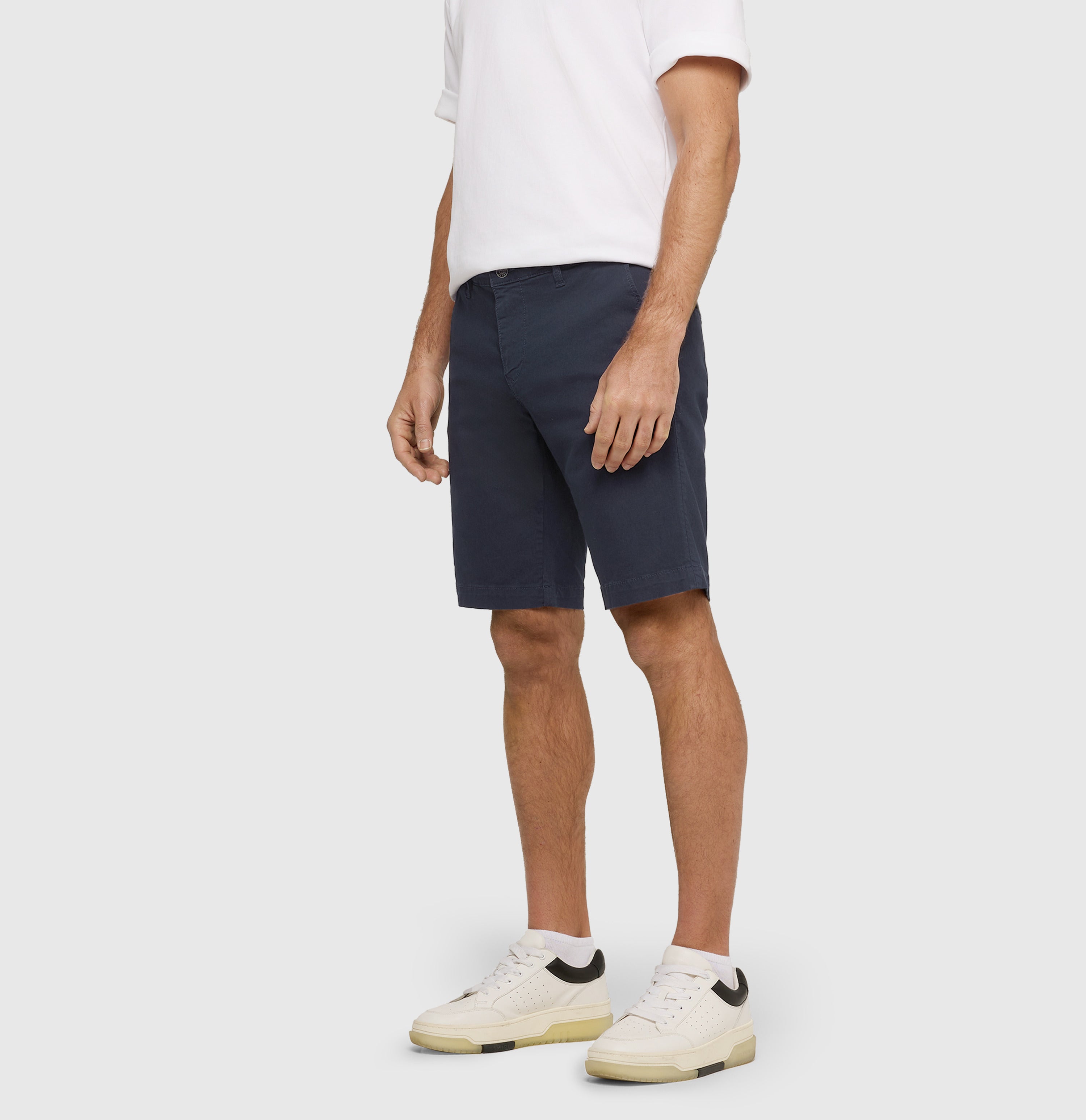 Ultimate chino style driver shorts. | Driver Short | midnight blue | Side view of model