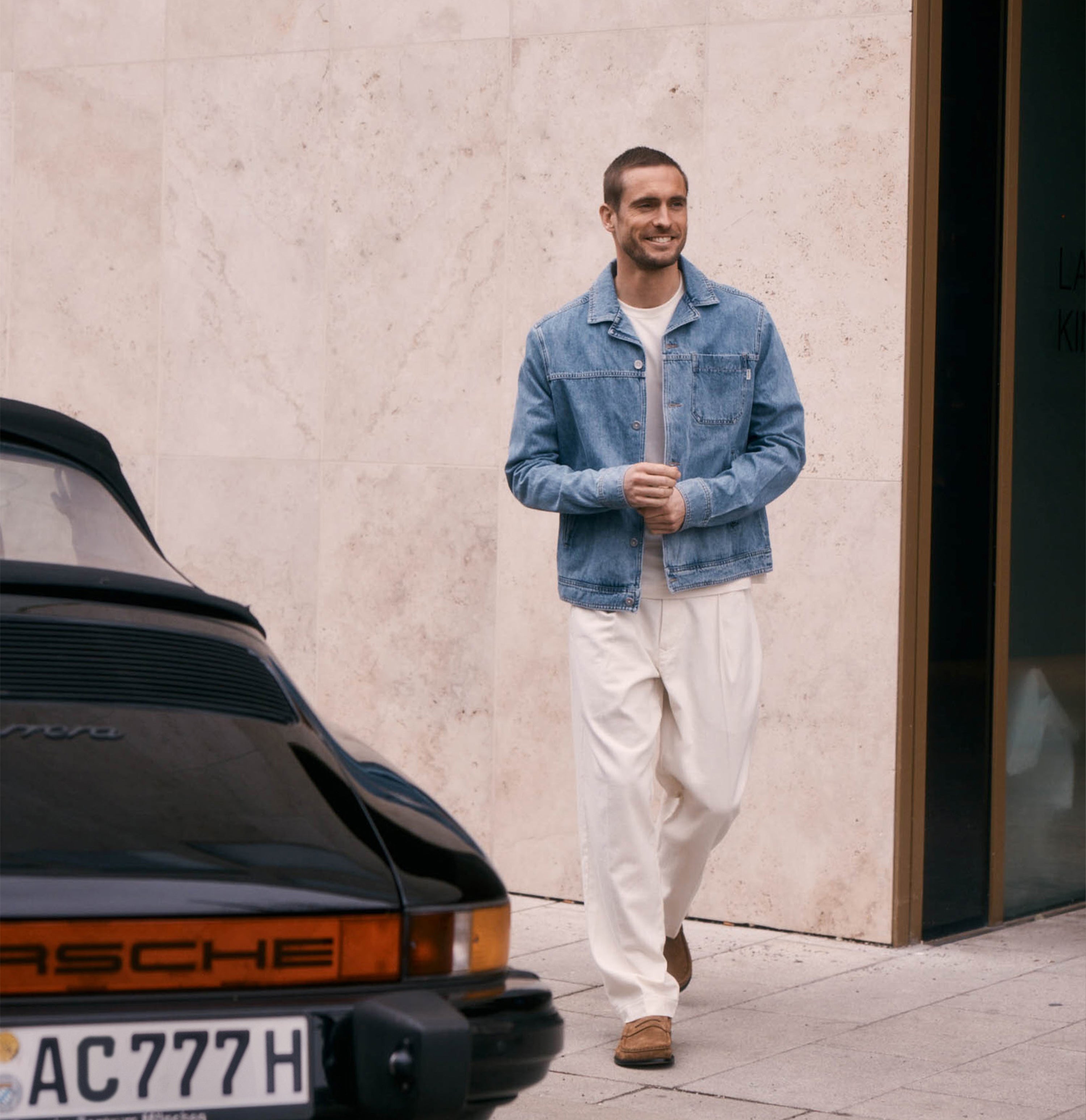 Loose fit in a pure natural fibre material. | Madox | cream white | Campaign image 3