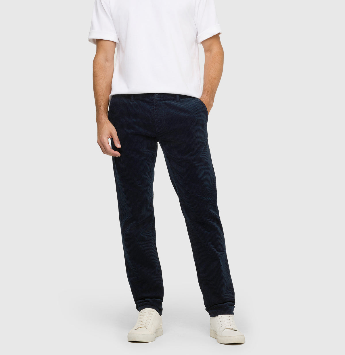 Corduroy trousers with sporty drawstring. | Pedro | midnight blue PPT | Front view of model