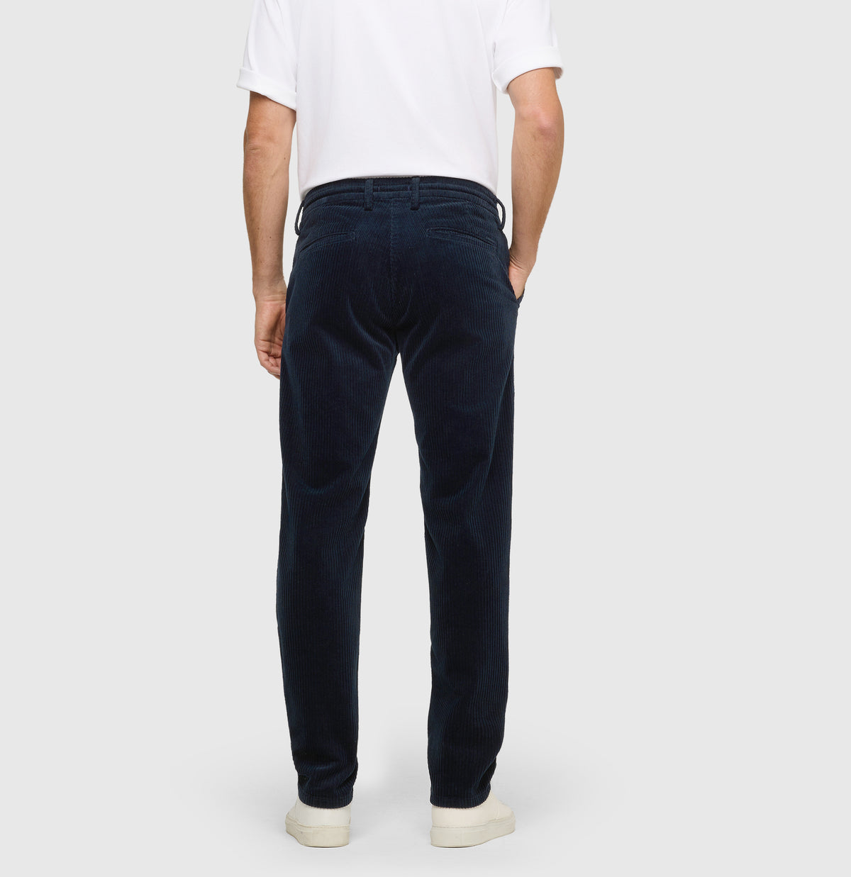 Corduroy trousers with sporty drawstring. | Pedro | midnight blue PPT | Back view of model