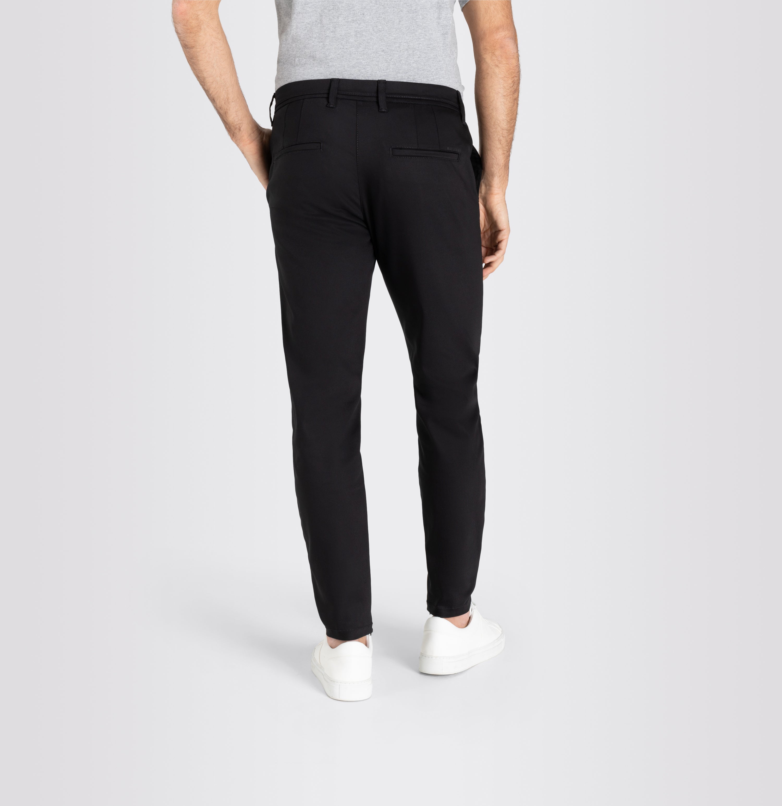 Tapered chino made of satin stretch. | S-NAME | S-FBBZ | Back view of model