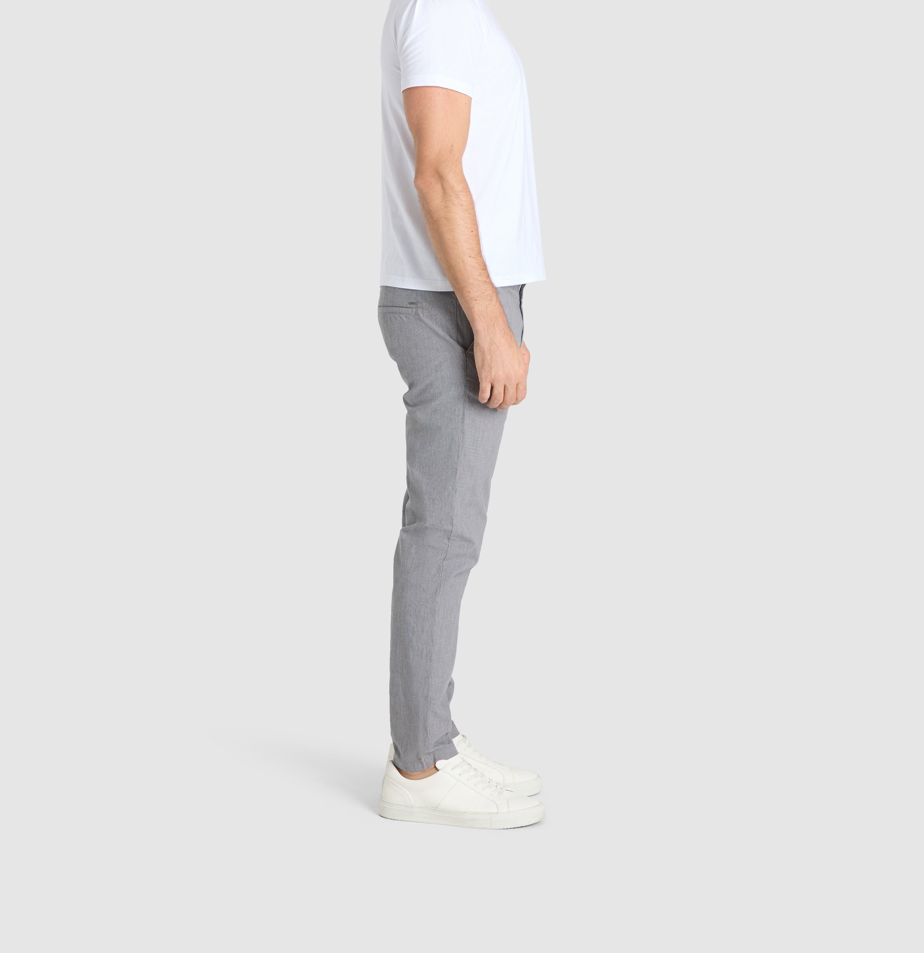 Tapered chino with organic cotton. | Griffin | silver | Detailed view 2 of model