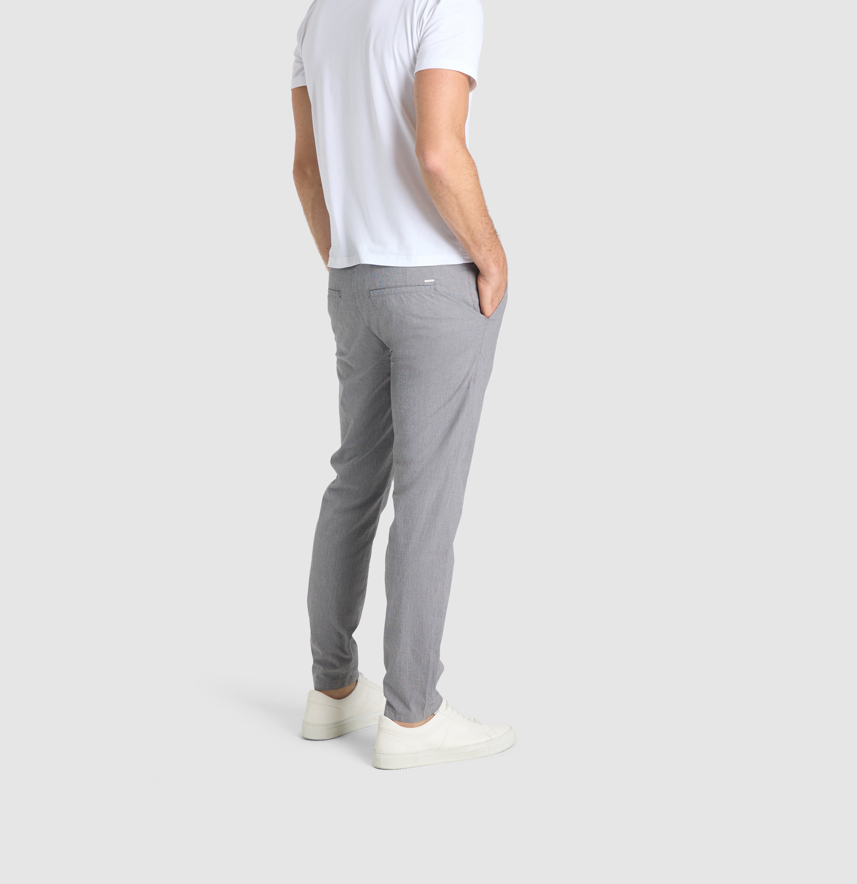 Tapered chino with organic cotton. | Griffin | silver | Detailed view 4 of model