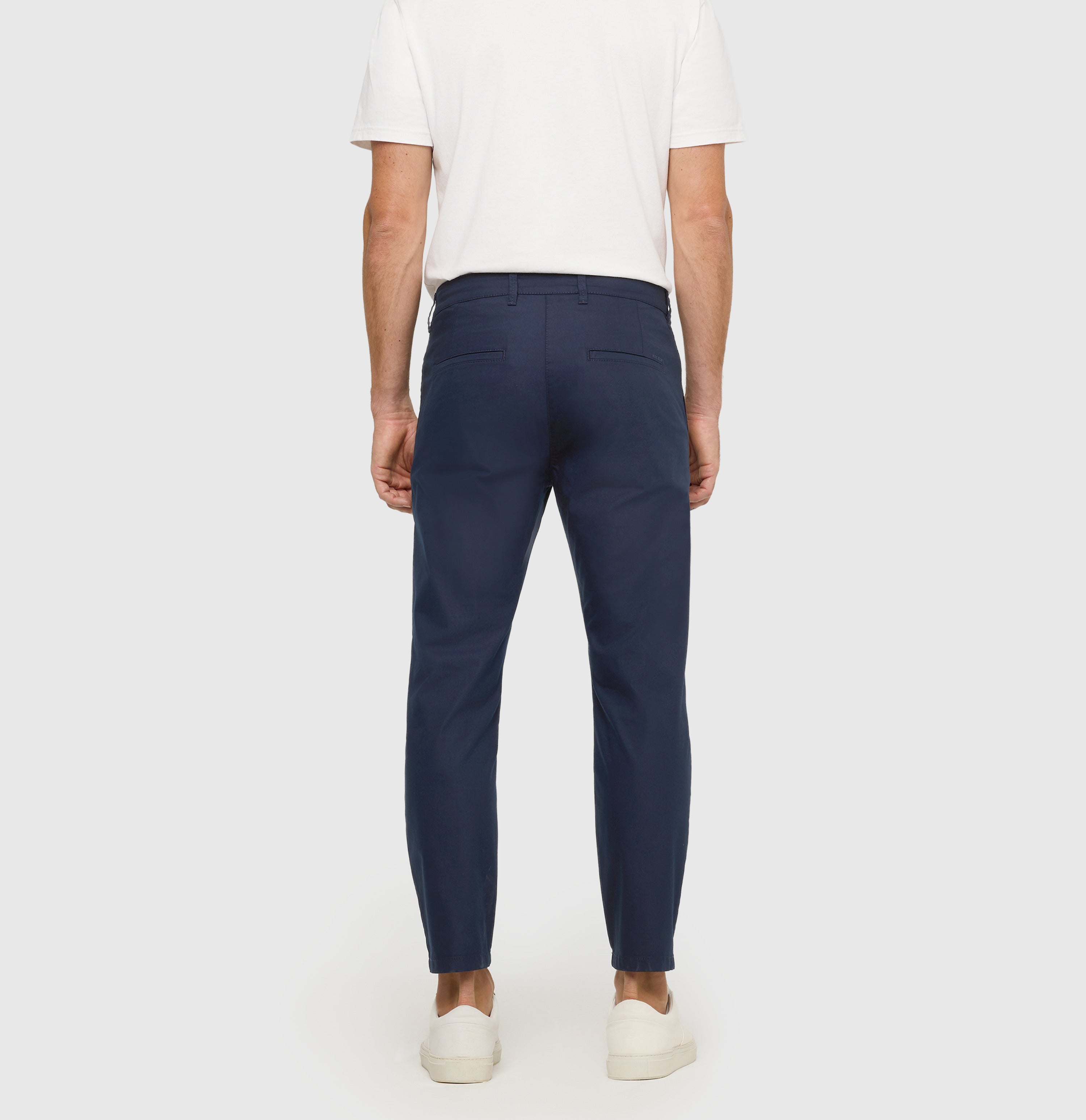 Tapered chino in a techno twill material. | Griffin | nautic blue | Back view of model