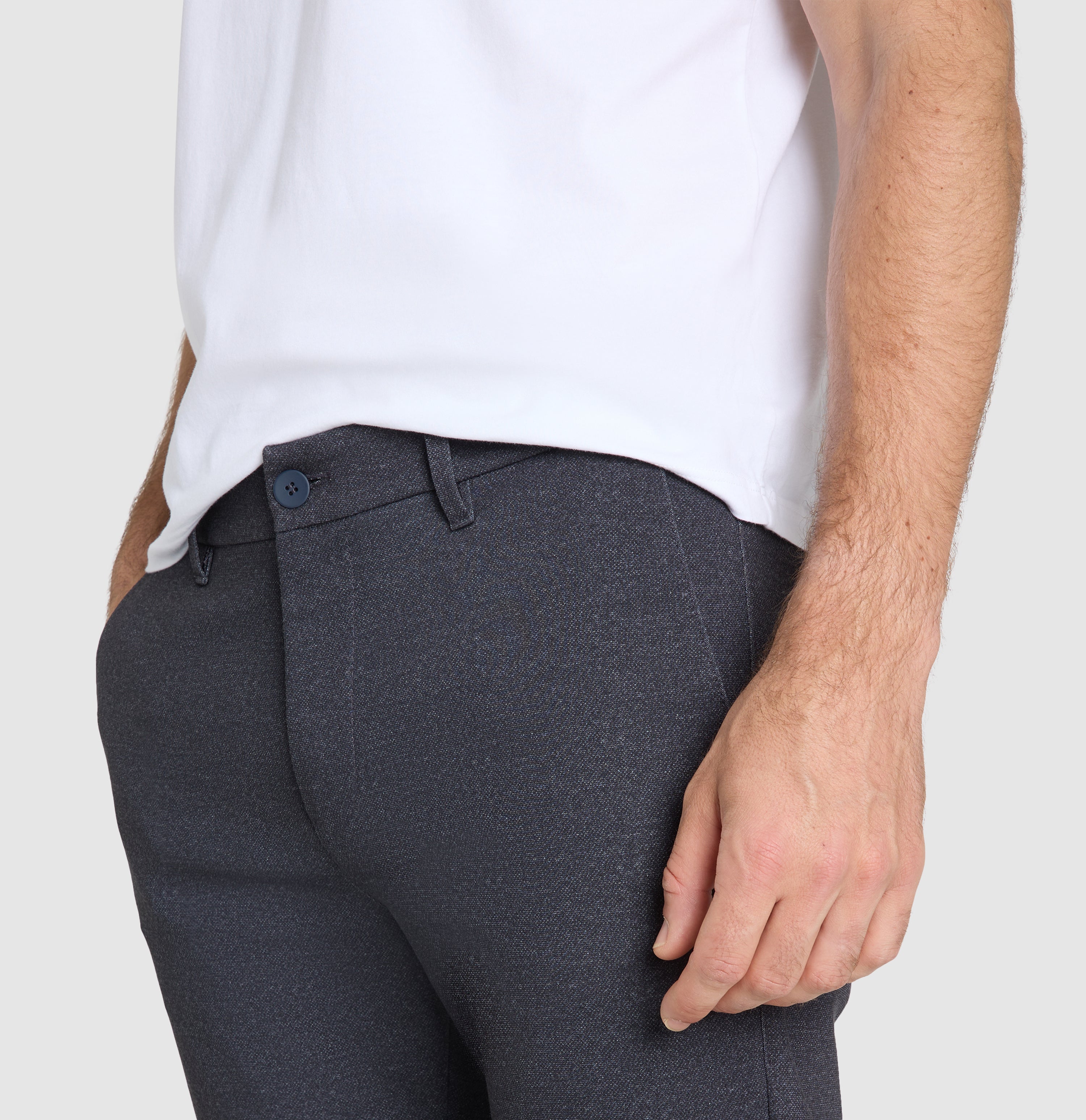 Finely patterned chino made of soft jersey. | Griffin | dark indigo printed | Side view of model