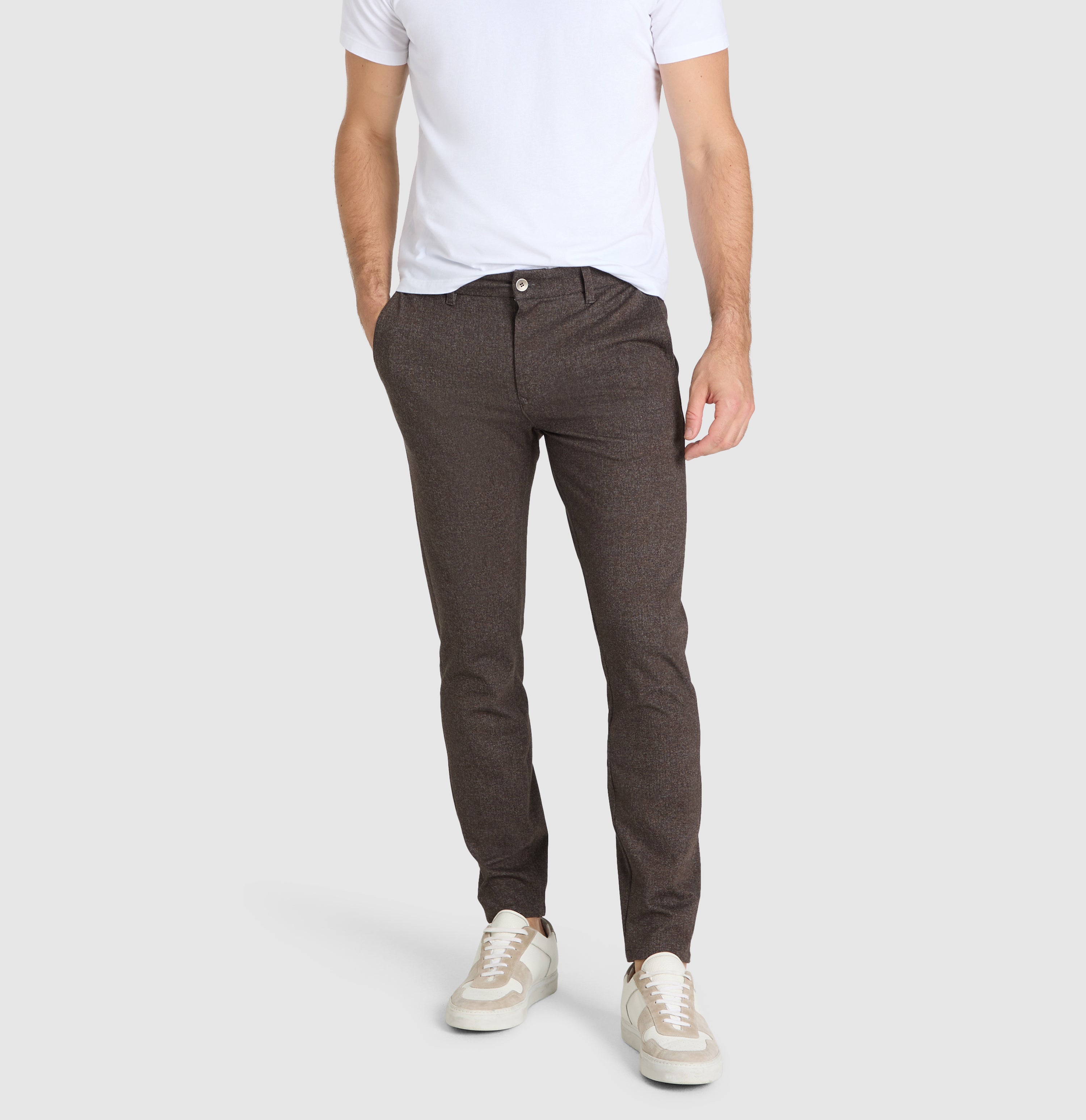 Finely patterned chino made of soft jersey. | S-NAME | S-FBBZ | Front view of model