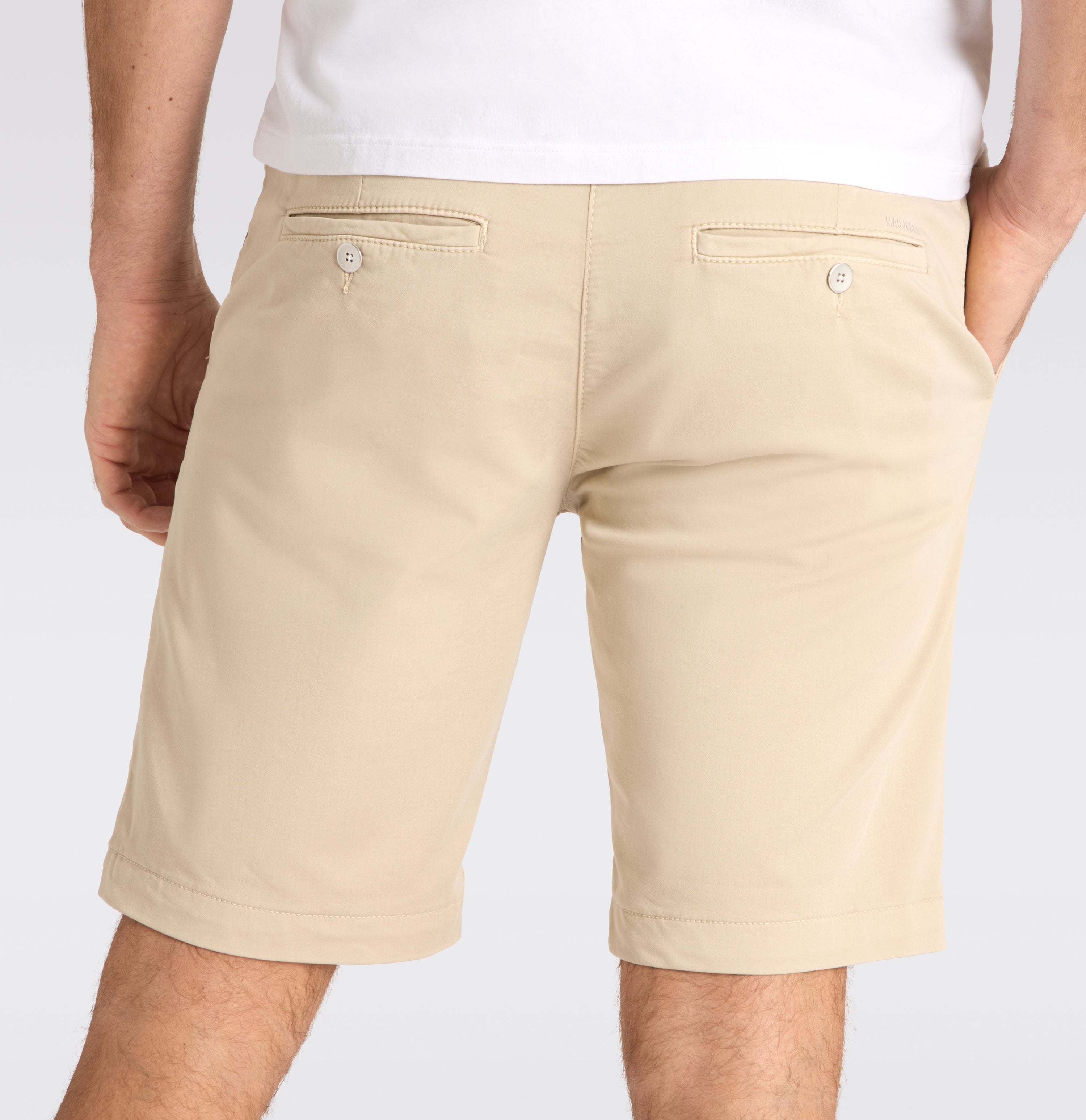 Chino Bermuda made of light sweat denim. | Jog´n Short | smoothly beige | Detailed view 3 of model