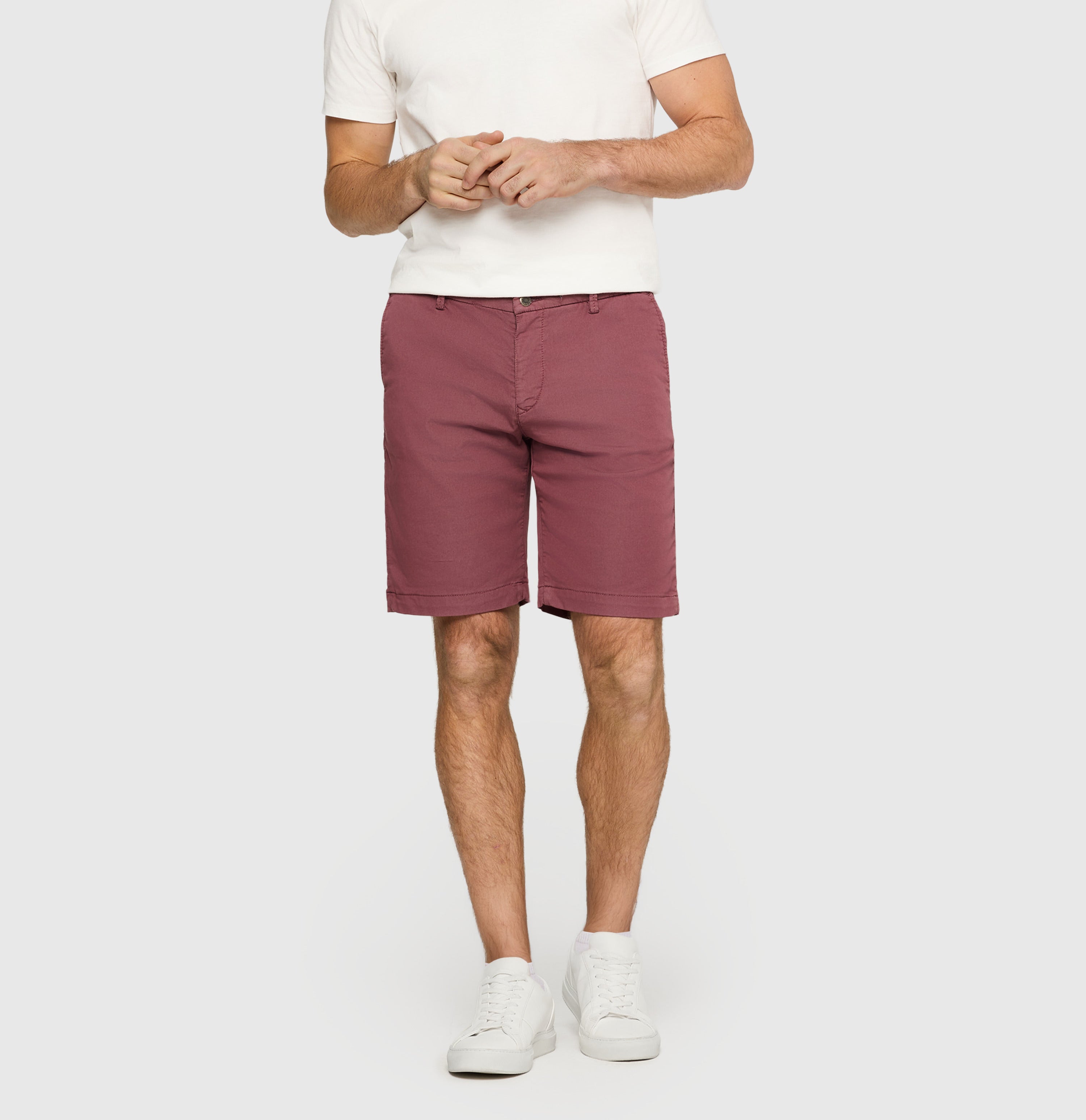 Chino Bermuda made of light sweat denim. | Jog´n Short | wild ginger | Front view of model