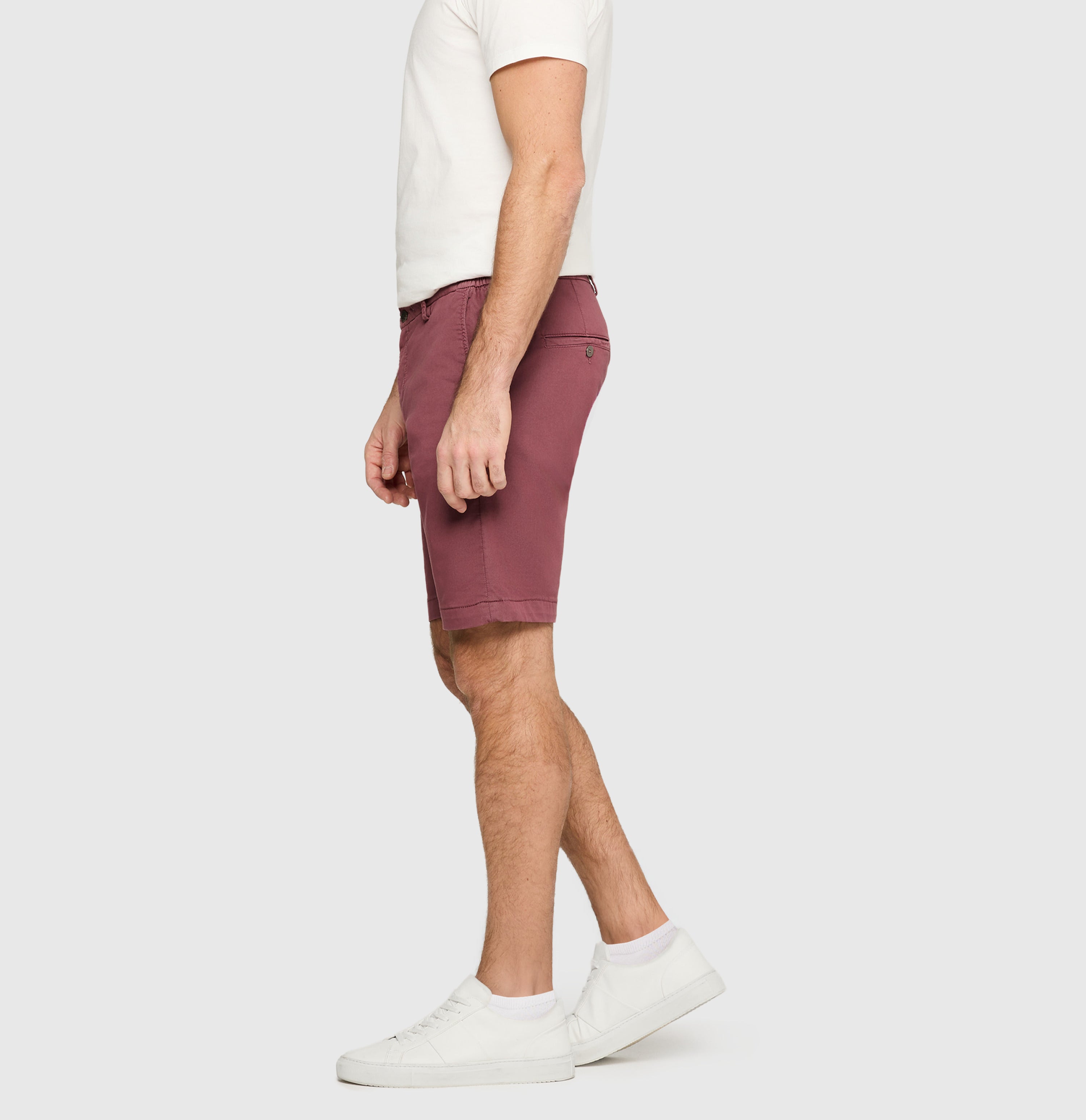Chino Bermuda made of light sweat denim. | Jog´n Short | wild ginger | Side view of model